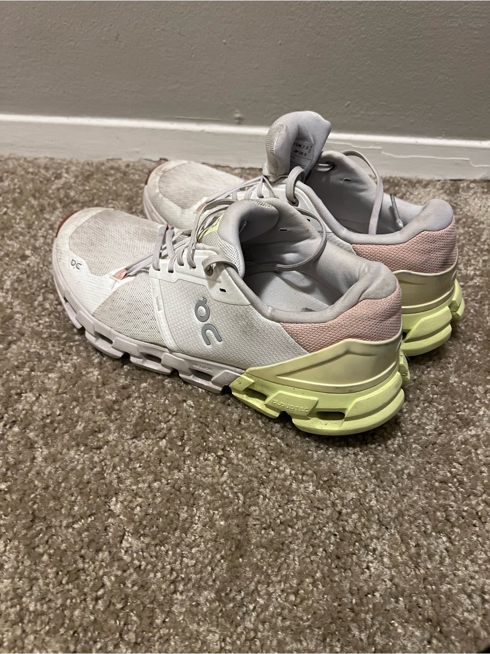 On cloudflyer 4 woman’s 9.5 running shoe - Picture 10 of 11